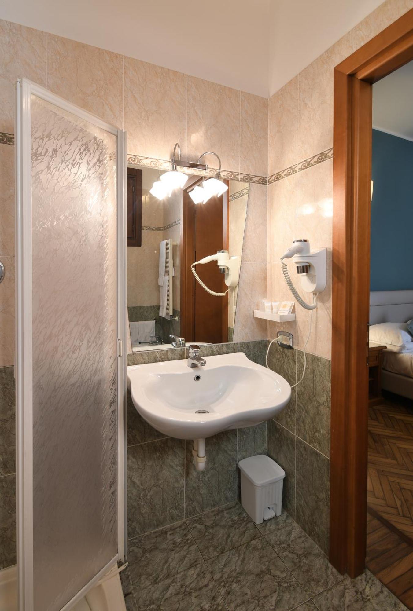 Hotel Cavour Рапалло Екстер'єр фото