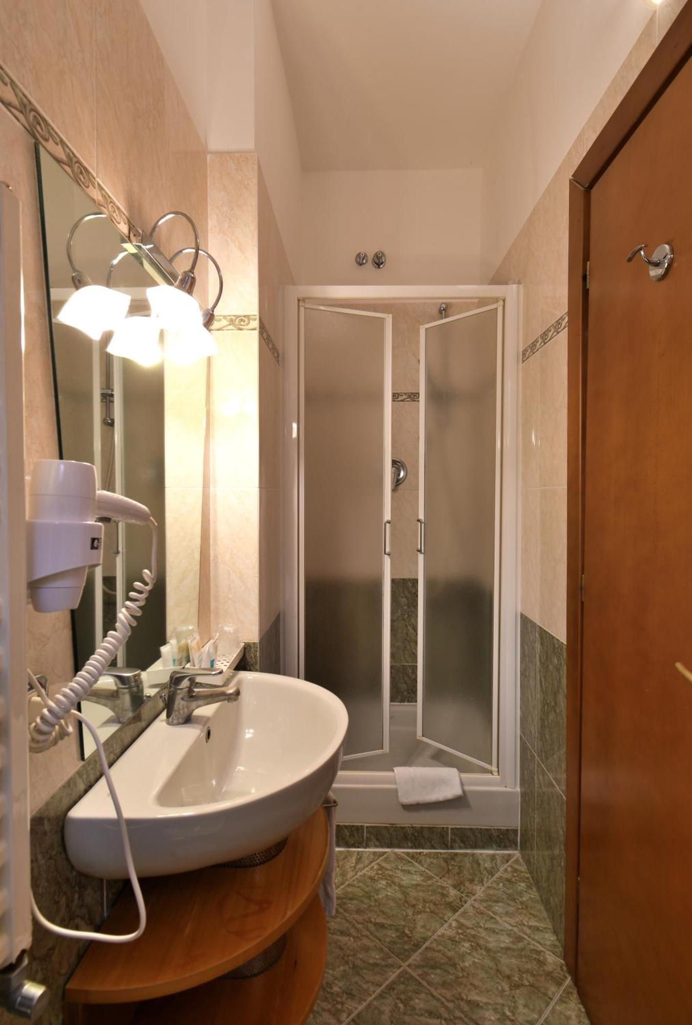 Hotel Cavour Рапалло Екстер'єр фото